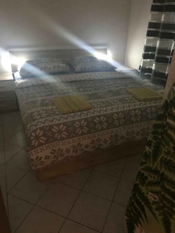 Apartman Petra 2 Vir Luaran gambar